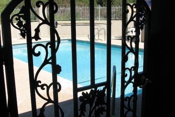 Piscine extérieure (ouverte en saison)