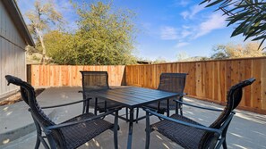 Executive Studio Suite, 1 King Bed, Non Smoking, Kitchen | Terrace/patio