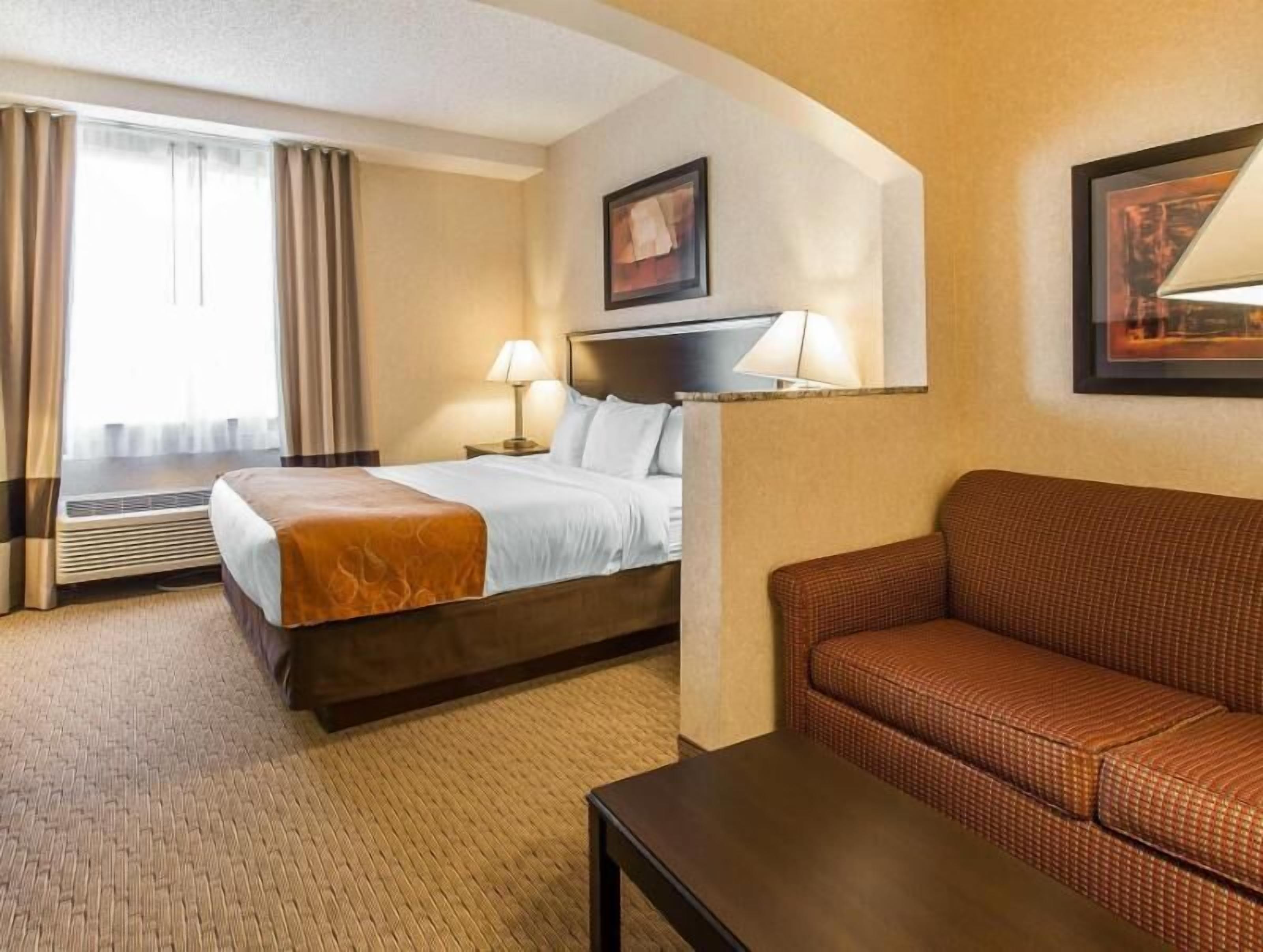 Desk, iron/ironing board, free rollaway beds, free WiFi