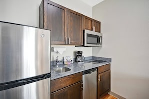 Full-size fridge, microwave, stovetop, dishwasher