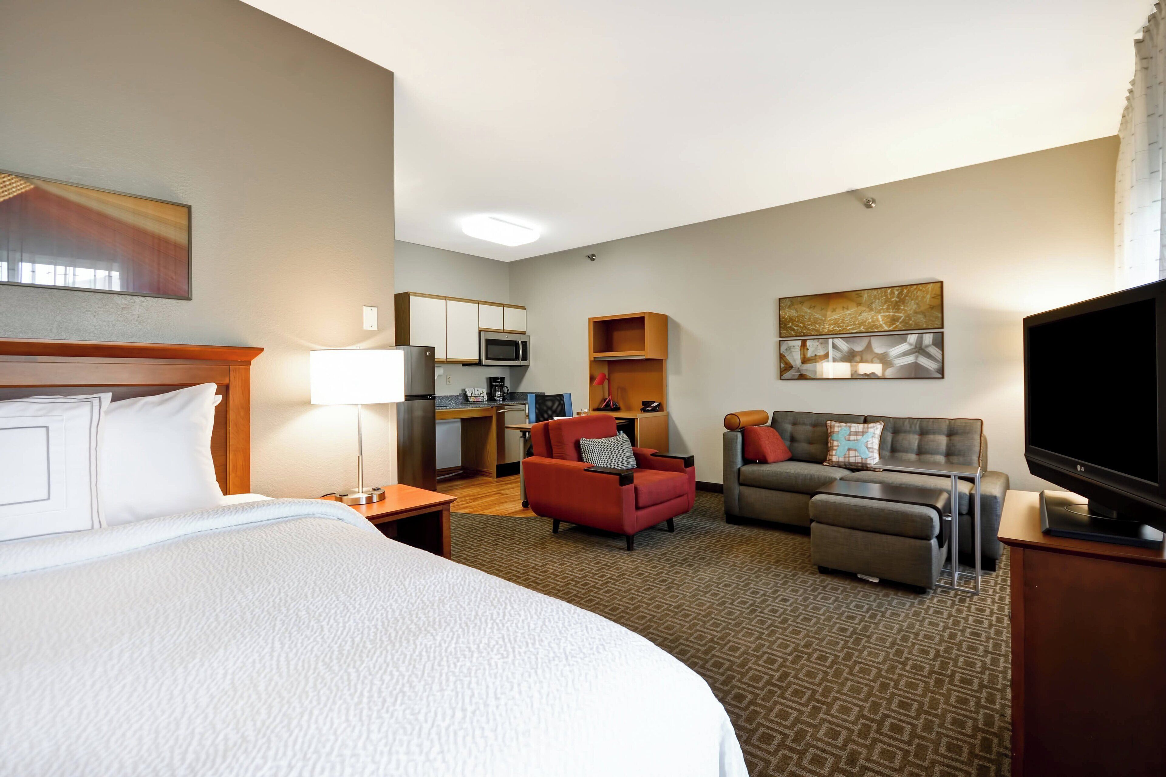 studio, 1 queen bed with sofa bed | desk, blackout curtains, iron/ironing board, free wifi