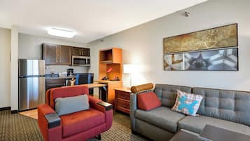 Studio, Multiple Beds | Desk, blackout drapes, iron/ironing board, free cribs/infant beds