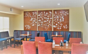Free daily buffet breakfast  - TownePlace Suites by Marriott Sioux Falls (Sioux Falls)
