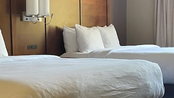 客房內保險箱、書桌、遮光布/窗簾、熨斗/熨衣板