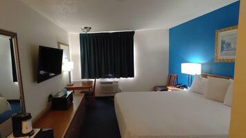 Bureau, rideaux occultants, fer et planche à repasser, Wi-Fi gratuit