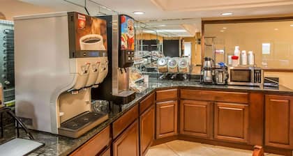 Econo Lodge Inn & Suites Monroe