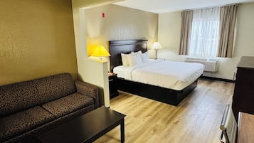 King Bed with Sofa bed and Hot tub, Non Smoking | Iron/ironing board, free WiFi, bed sheets, alarm clocks