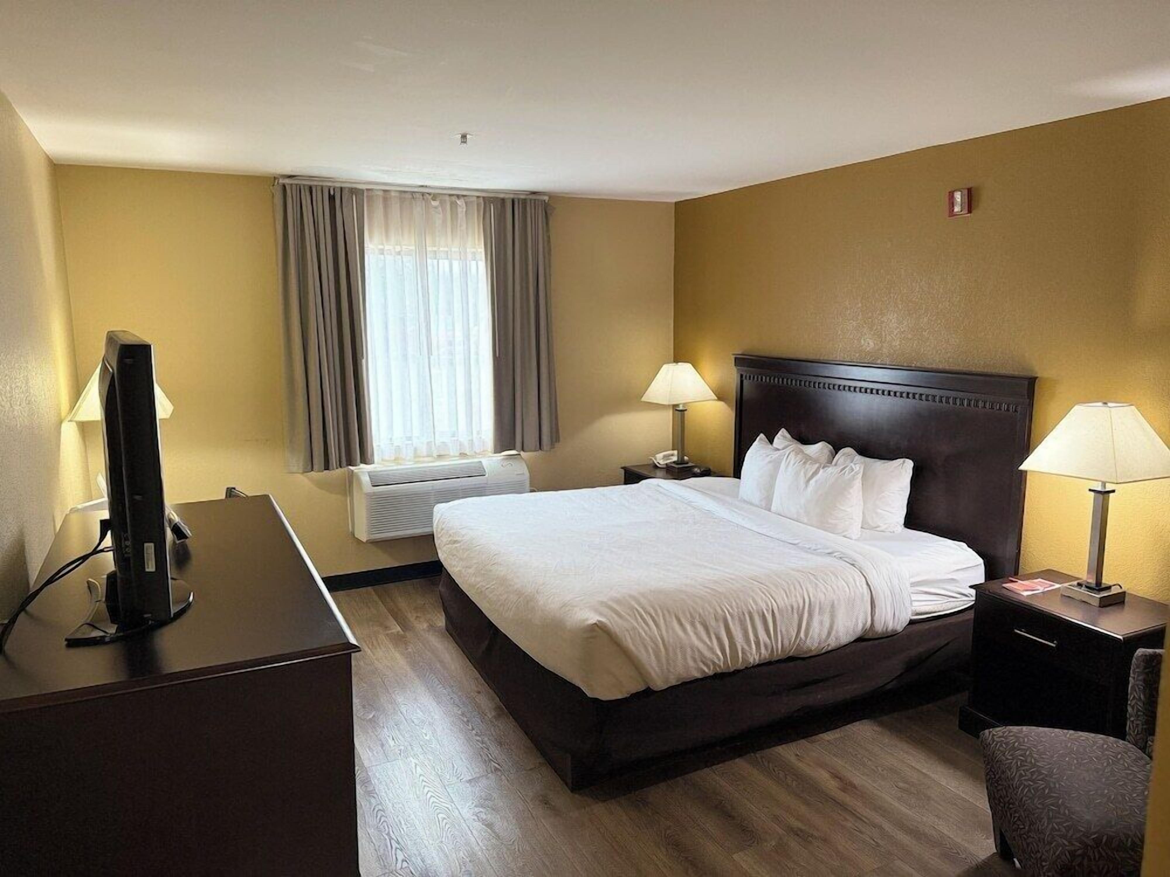 Iron/ironing board, free WiFi, bed sheets, alarm clocks