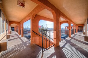 Exterior - Econo Lodge Midtown University - Midtown (Albuquerque)