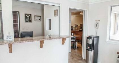 Econo Lodge Midtown University - Midtown