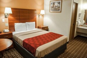 Laptop workspace, blackout drapes, iron/ironing board, free WiFi - Econo Lodge Midtown University - Midtown (Albuquerque)