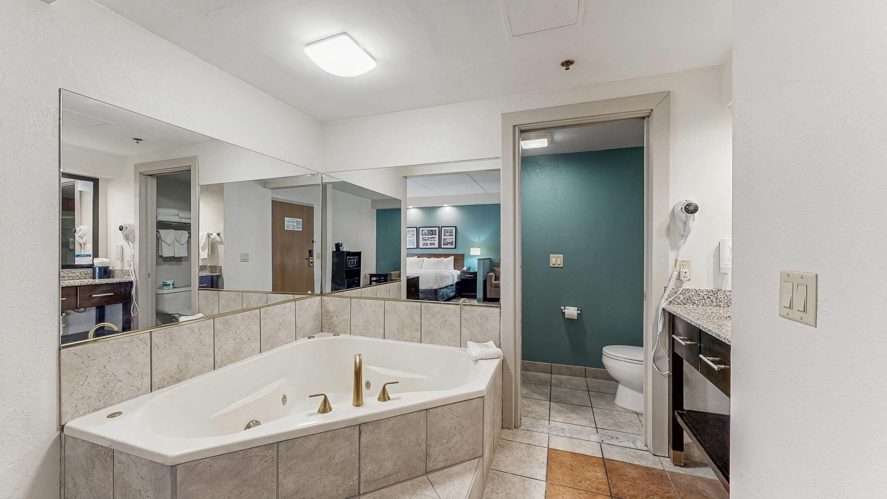 Suite, 1 King Bed with Sofa bed, Non Smoking, Hot Tub | Desk, blackout drapes, iron/ironing board, free cribs/infant beds