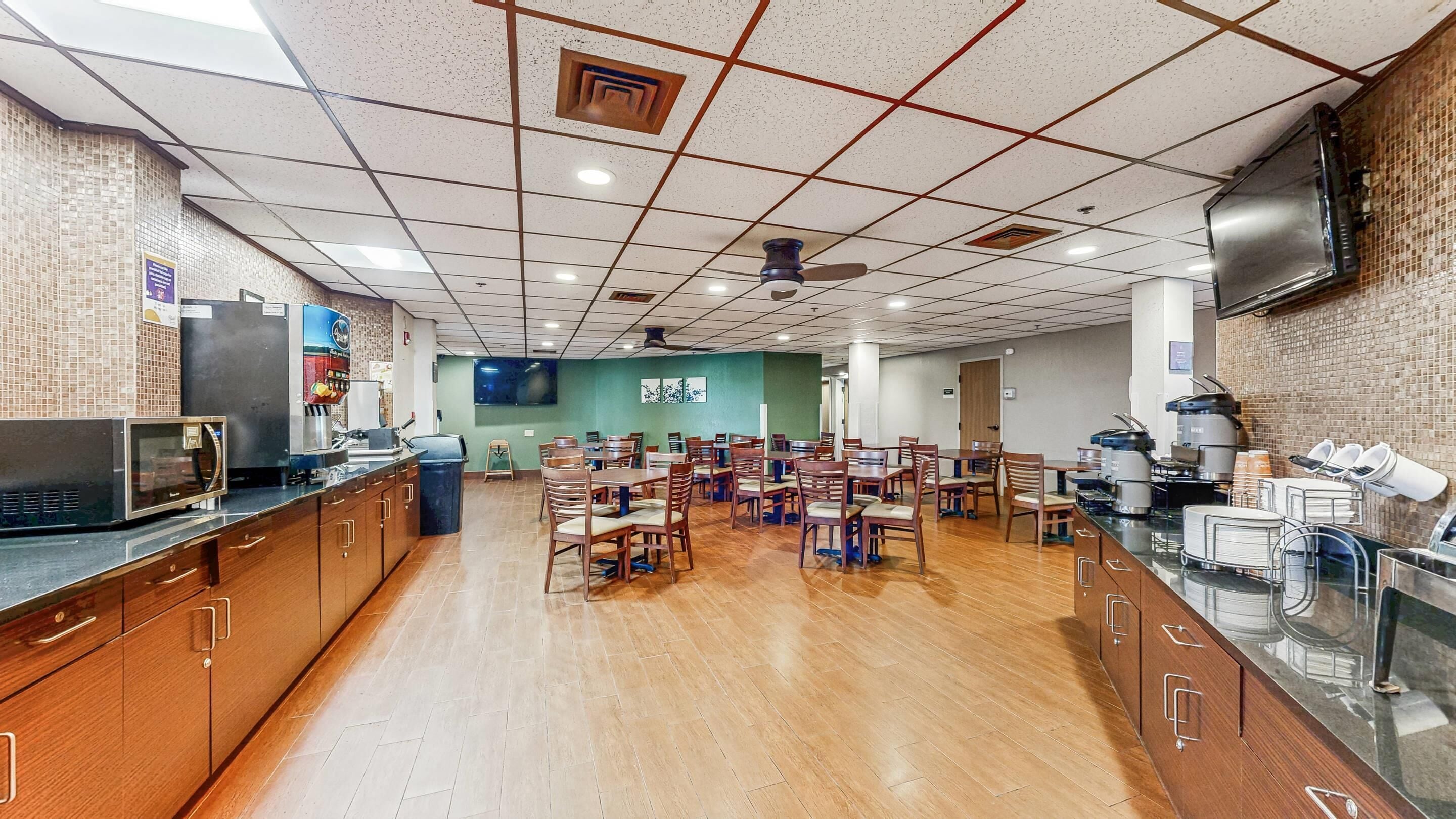 Café da manhã com buffet grátis todos os dias