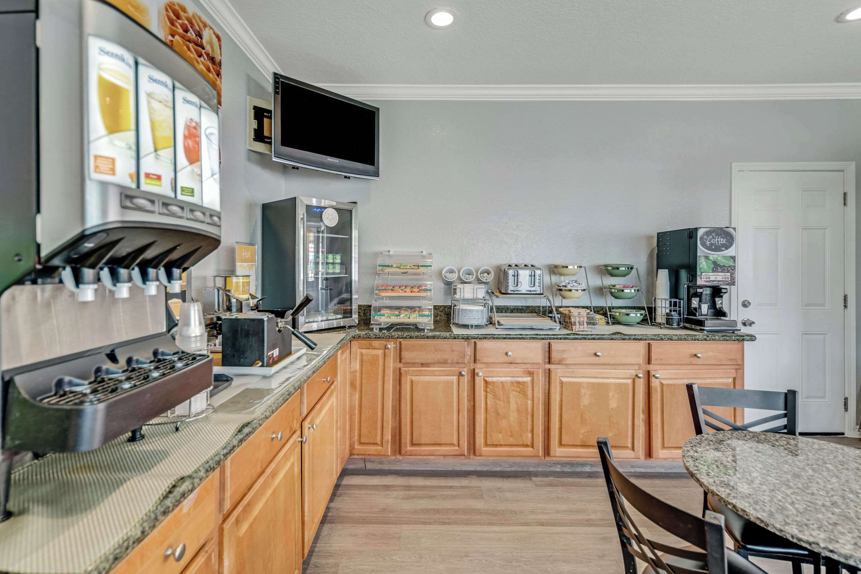 Free daily continental breakfast