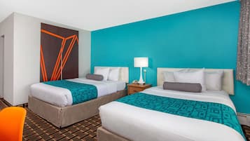 Roupas de cama premium, escrivaninha, espaço de trabalho para notebook