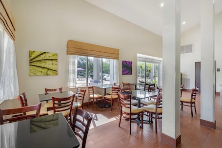 Free daily buffet breakfast . Sleep Inn near Busch Gardens/USF