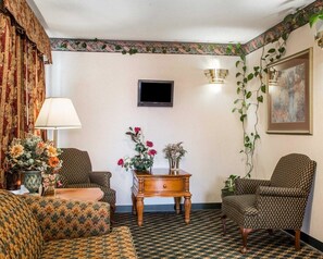Lobby - Howard Johnson by Wyndham Montpelier (Montpelier)