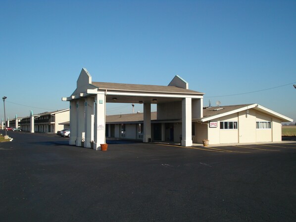 Exterior - Regency Inn Perrysburg (Perrysburg)