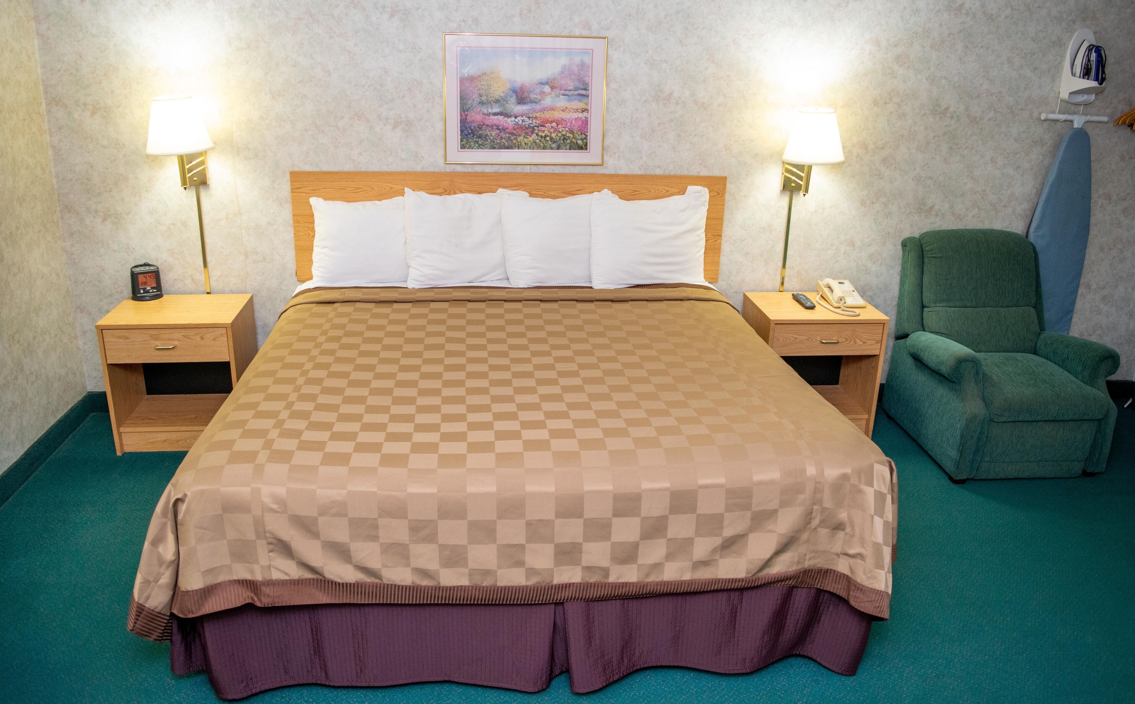 Desk, laptop workspace, iron/ironing board, free WiFi