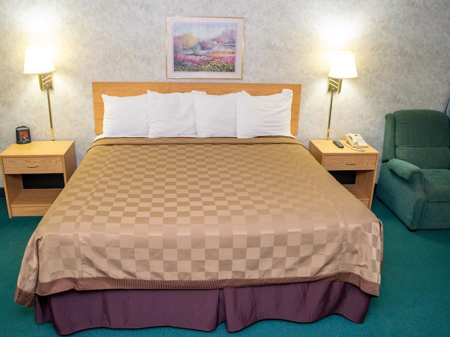 Schreibtisch, laptopgeeigneter Arbeitsplatz, Bügeleisen/Bügelbrett