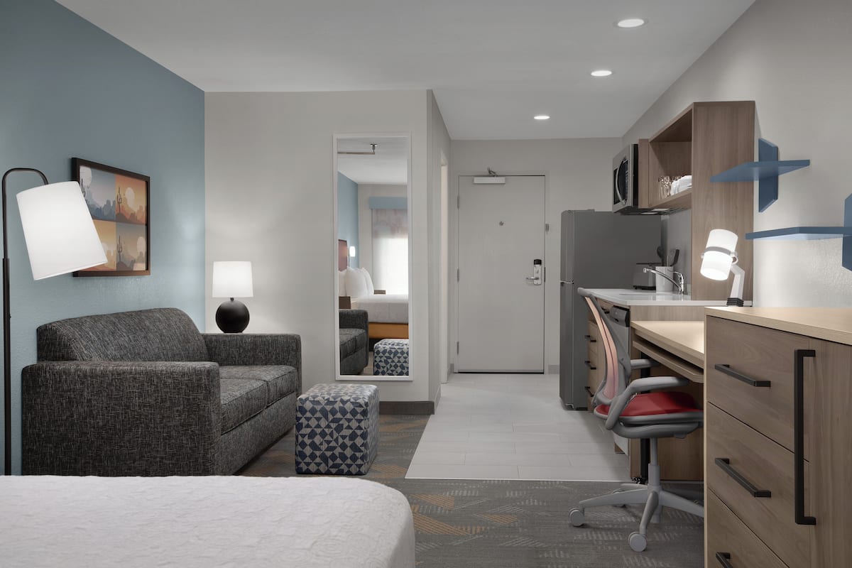 Premium bedding, in-room safe, desk, laptop workspace