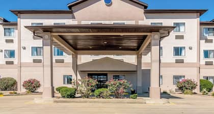 Quality Inn & Suites Salem near I-57