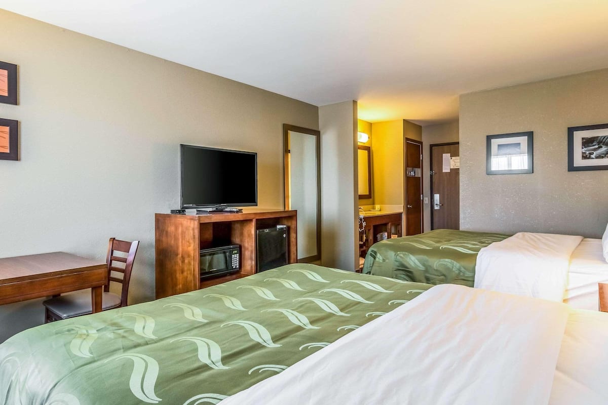 Iron/ironing board, WiFi (free), alarm clocks, bed sheets