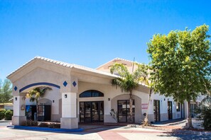 Front of property - Apache Inn (Tempe)