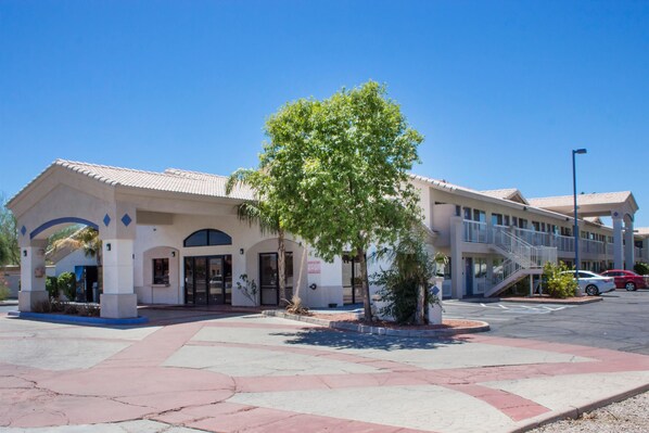Front of property - Apache Inn (Tempe)