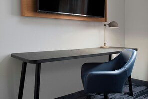 Executive Suite, 1 King Bed with Sofa bed | Premium bedding, in-room safe, desk, iron/ironing board - Fairfield Inn & Suites Dallas Park Central (Dallas)