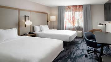 Room, 2 Katil Ratu (Queen) | Peralatan tempat tidur premium, peti besi dalam bilik, meja