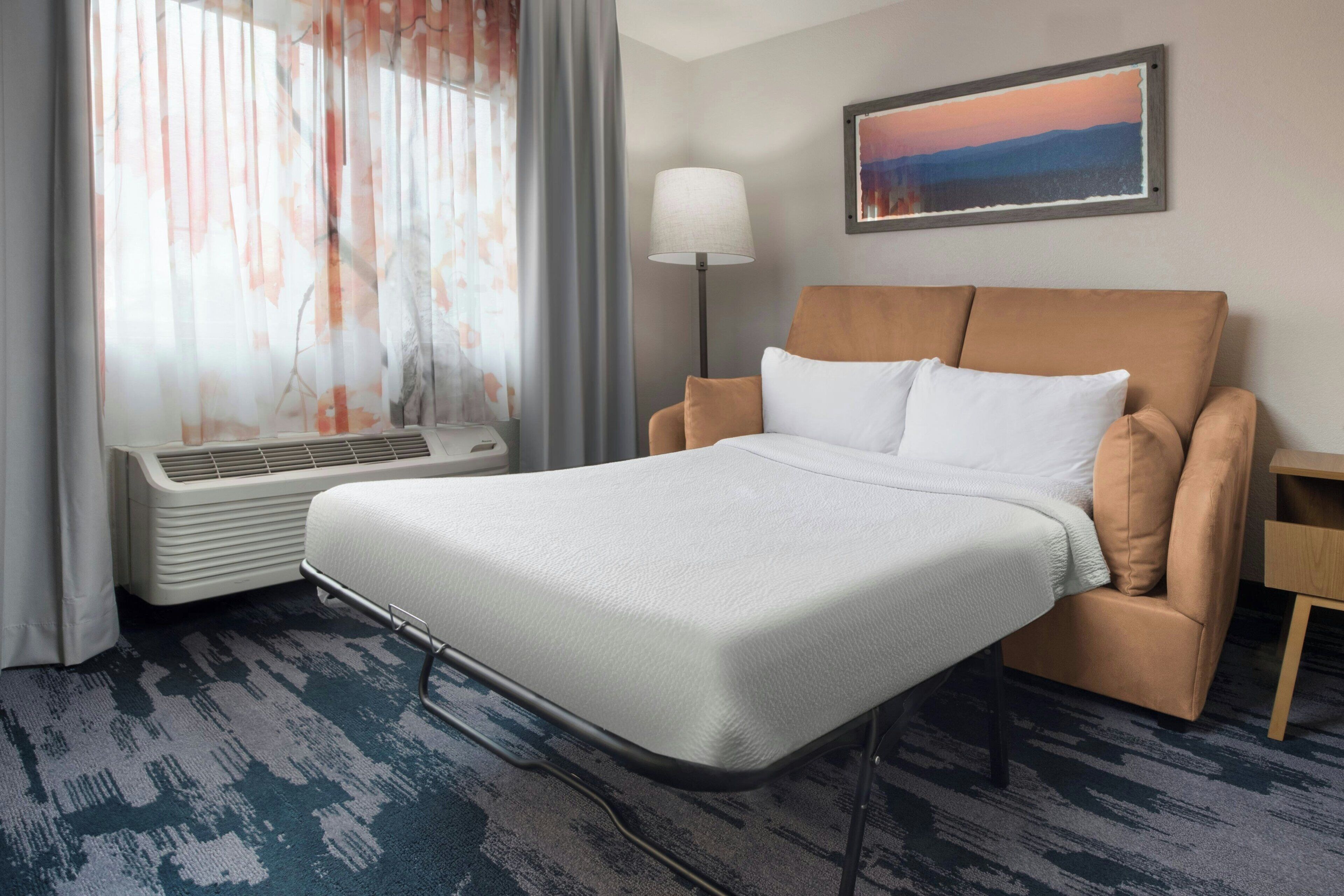 Executive Suite, 1 King Bed with Sofa bed | Premium bedding, in-room safe, desk, iron/ironing board