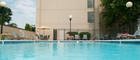 Seasonal outdoor pool, pool umbrellas, sun loungers