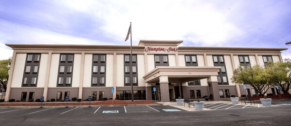 Exterior - Hampton Inn Louisville-North/Clarksville (Clarksville)