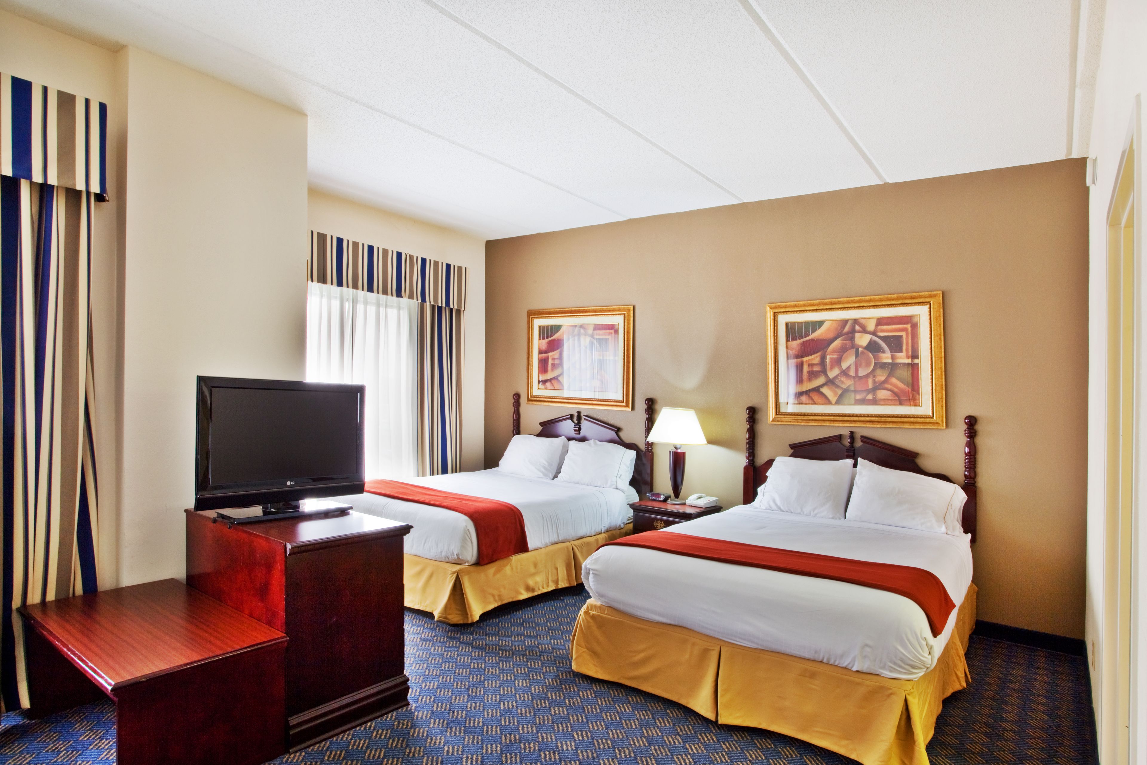 standard room, 2 queen beds | 1 bedroom, in-room safe, desk, laptop workspace