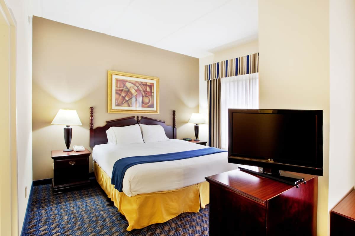In-room safe, desk, laptop workspace, iron/ironing board