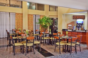 Restaurant - Holiday Inn Express Hotel & Suites by IHG (Lawrenceville)