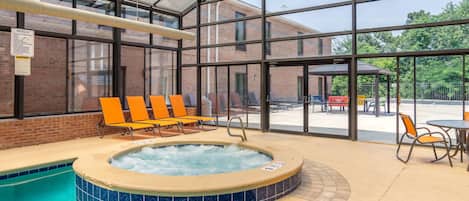 Indoor pool, sun loungers