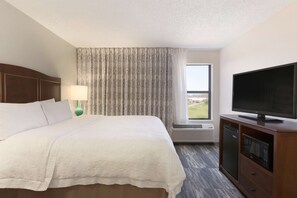 One king study sofabed non smoking | In-room safe, desk, iron/ironing board, free rollaway beds - Hampton Inn Zanesville (Zanesville)