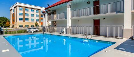 Seasonal outdoor pool, pool umbrellas, sun loungers