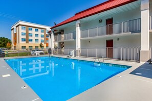 Seasonal outdoor pool, pool umbrellas, sun loungers