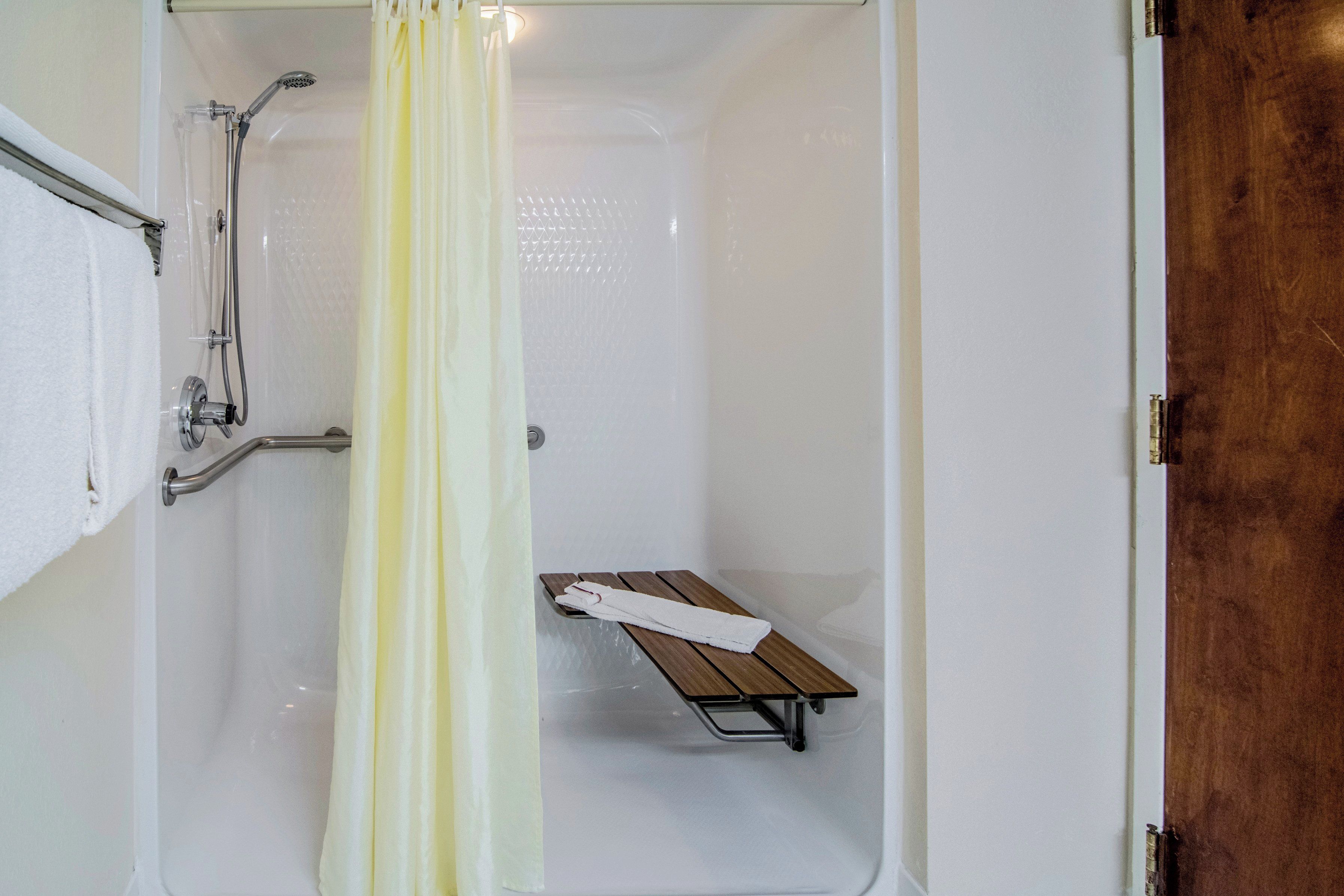 Deluxe-Zimmer, 2 Queen-Betten, barrierefrei, Nichtraucher (Roll-In Shower) | Badezimmer