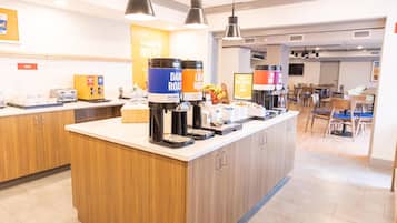 Desayuno continental gratuito y diario