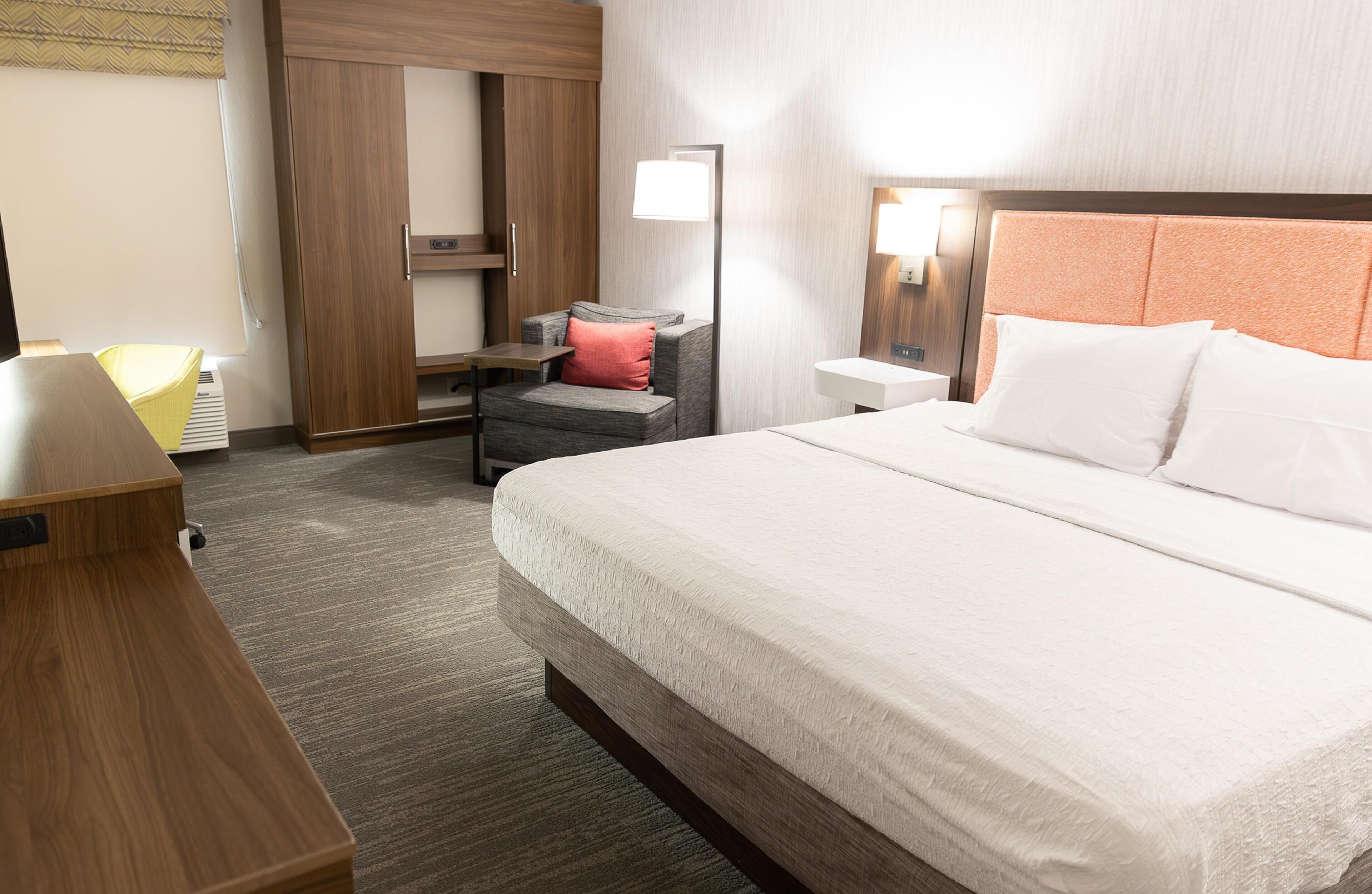 Room, 1 King Bed, Non Smoking | In-room safe, iron/ironing board, free cribs/infant beds, rollaway beds