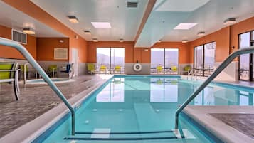 Indoor pool, sun loungers