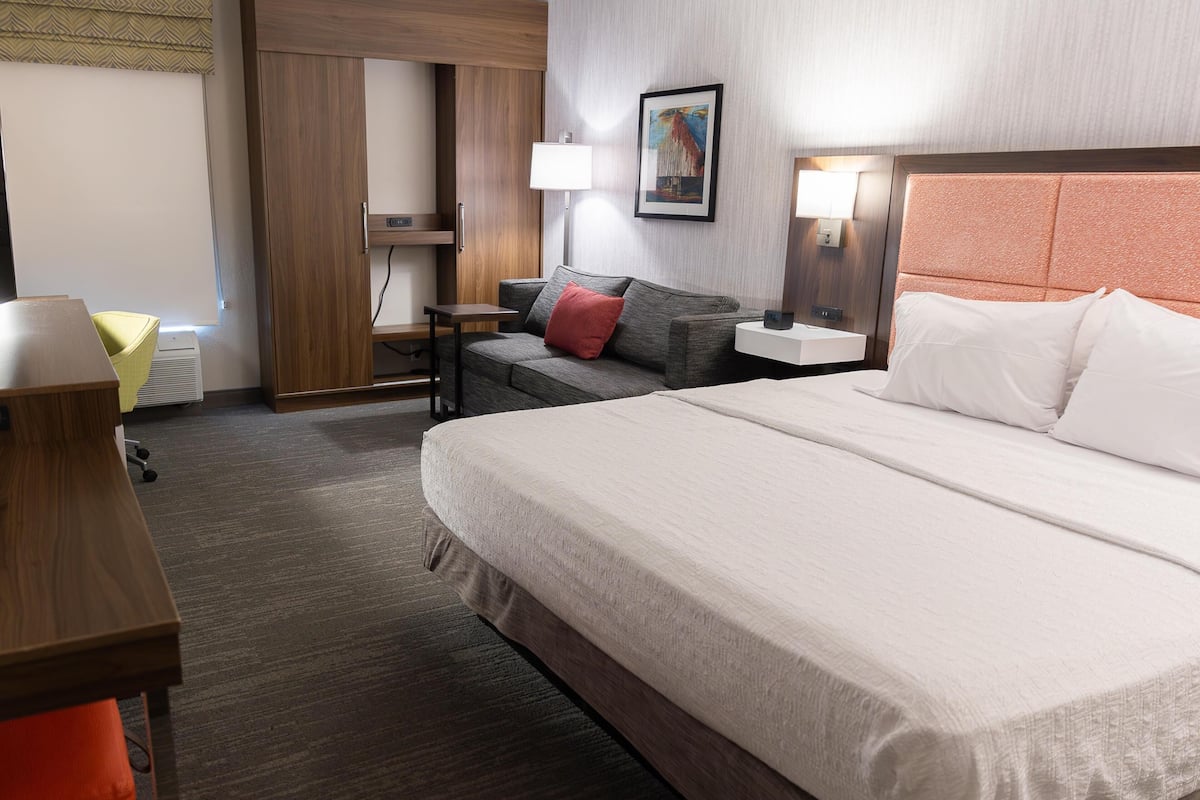 Room, 1 King Bed with Sofa bed, Non Smoking (Study) | In-room safe, iron/ironing board, free cribs/infant beds, rollaway beds