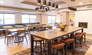 Lobby - Hampton Inn Williamsport-Downtown (Williamsport)