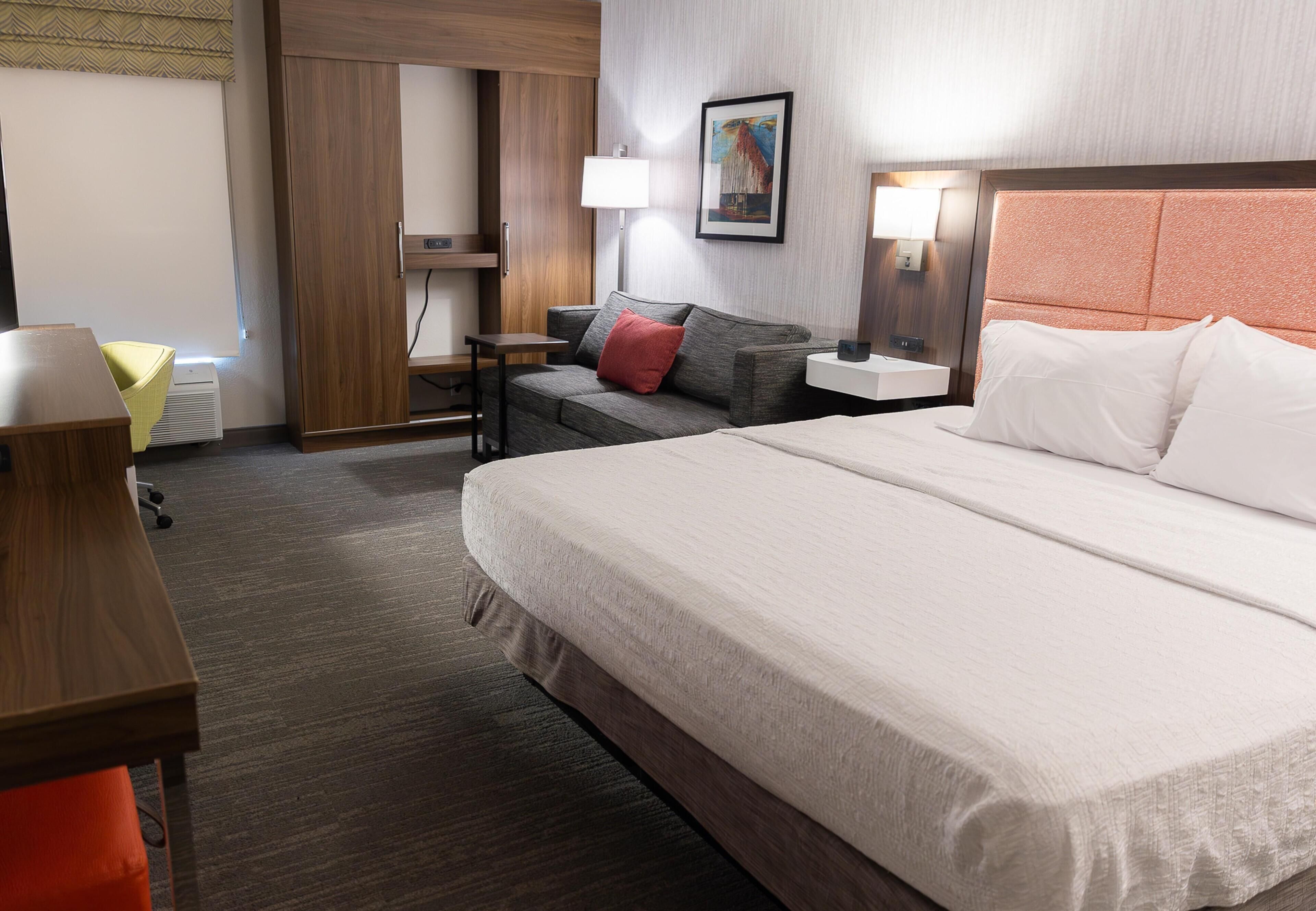 Room, 1 King Bed with Sofa bed, Non Smoking (Study) | In-room safe, iron/ironing board, free cribs/infant beds, rollaway beds