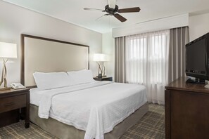 Hypo-allergenic bedding, desk, laptop workspace, blackout curtains - Homewood Suites by Hilton Raleigh - Crabtree Valley (Raleigh)