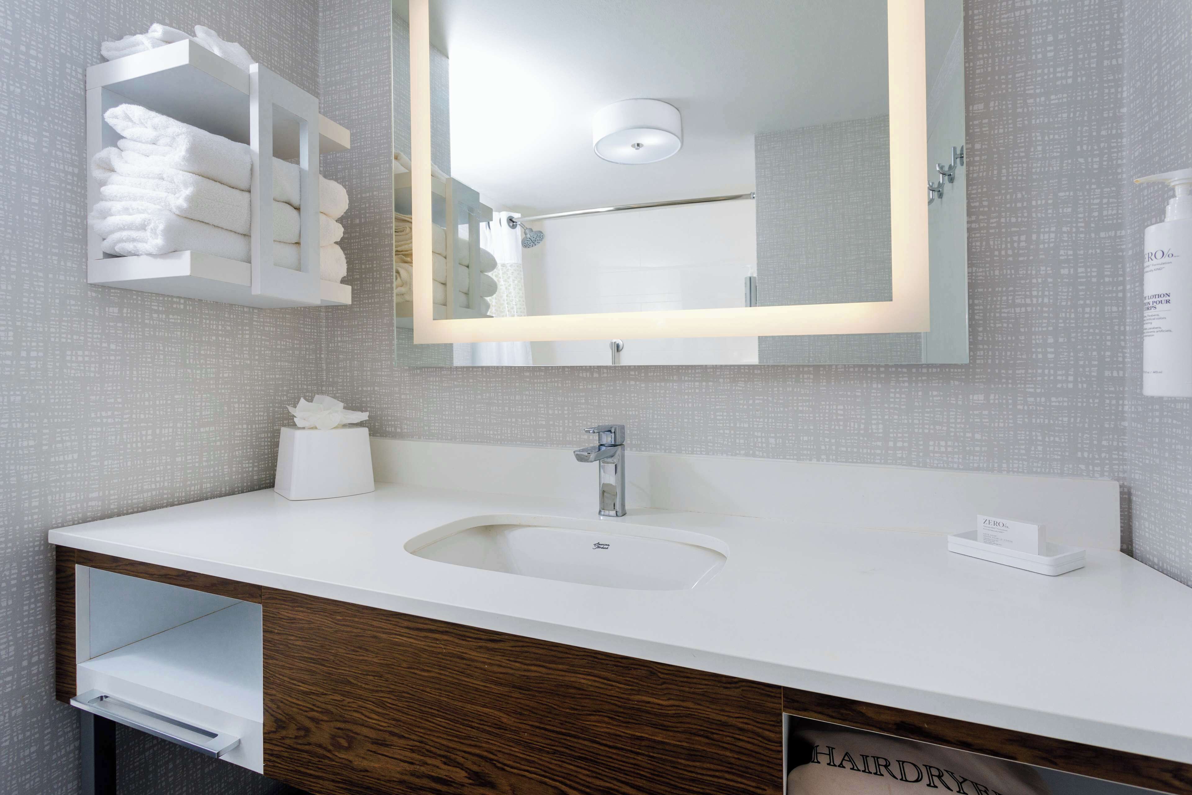 combined shower/bathtub, free toiletries, hair dryer, towels